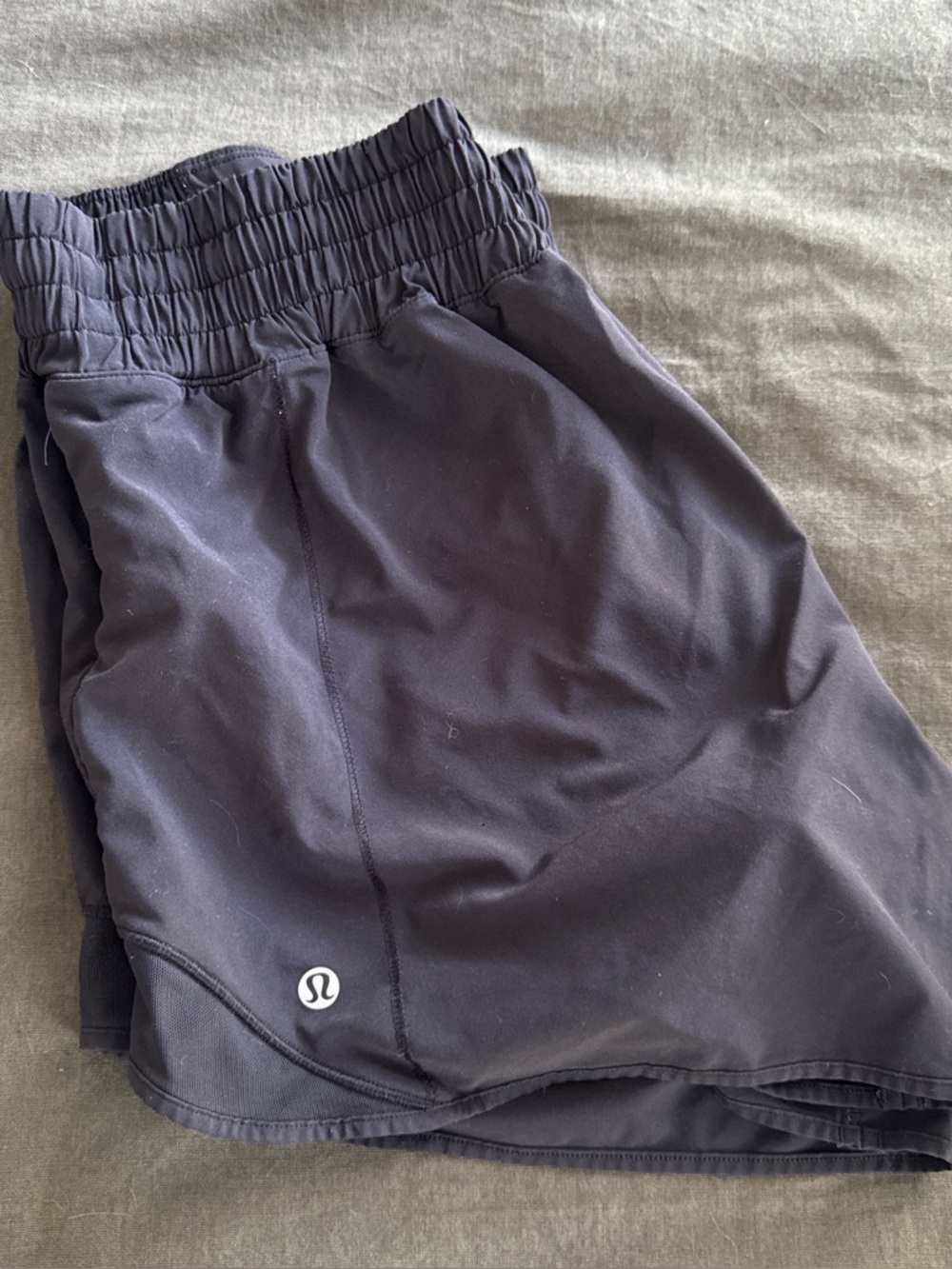 lululemon hotty hot size 10 tall black shorts